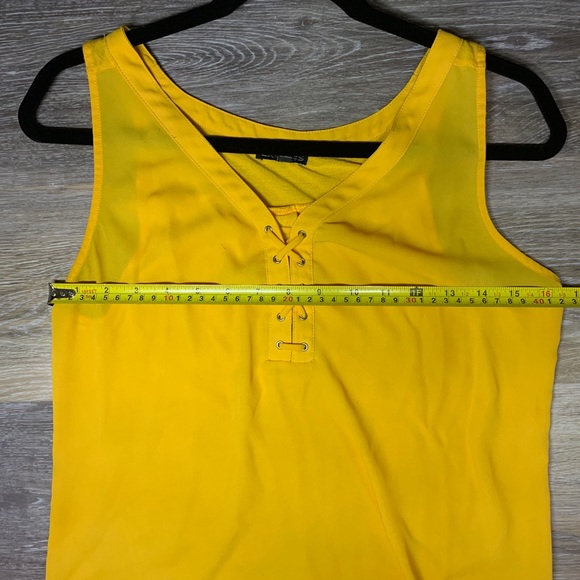 Sleeveless Gold V-Neck Semi Sheer Express Blouse - Picture 5 of 7